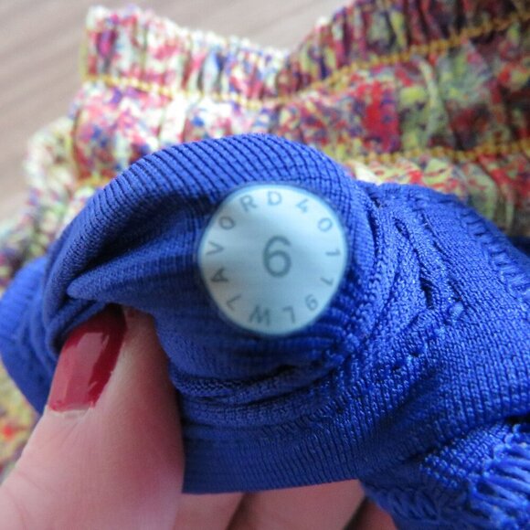 LULULEMON Seawheeze 2019 Hotty Hot Short 2.5" Multi Color - Size 6 - Picture 13 of 13